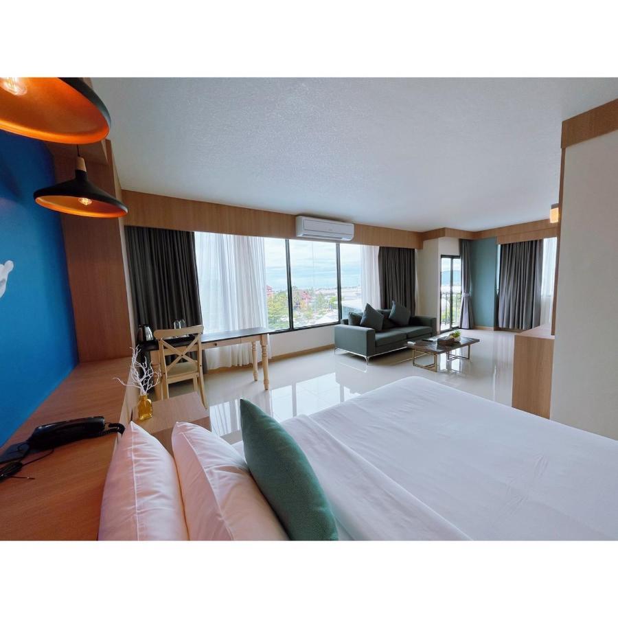 The Sixteenth Naiyang Beach Hotel Sha Plus Nai Yang Bagian luar foto