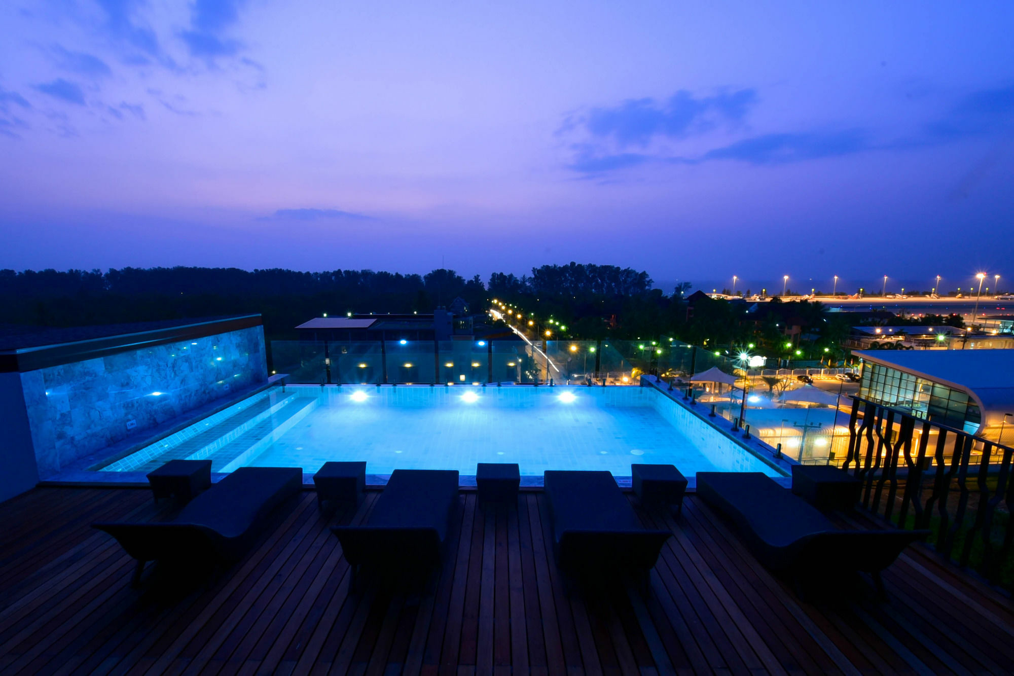 The Sixteenth Naiyang Beach Hotel Sha Plus Nai Yang Bagian luar foto