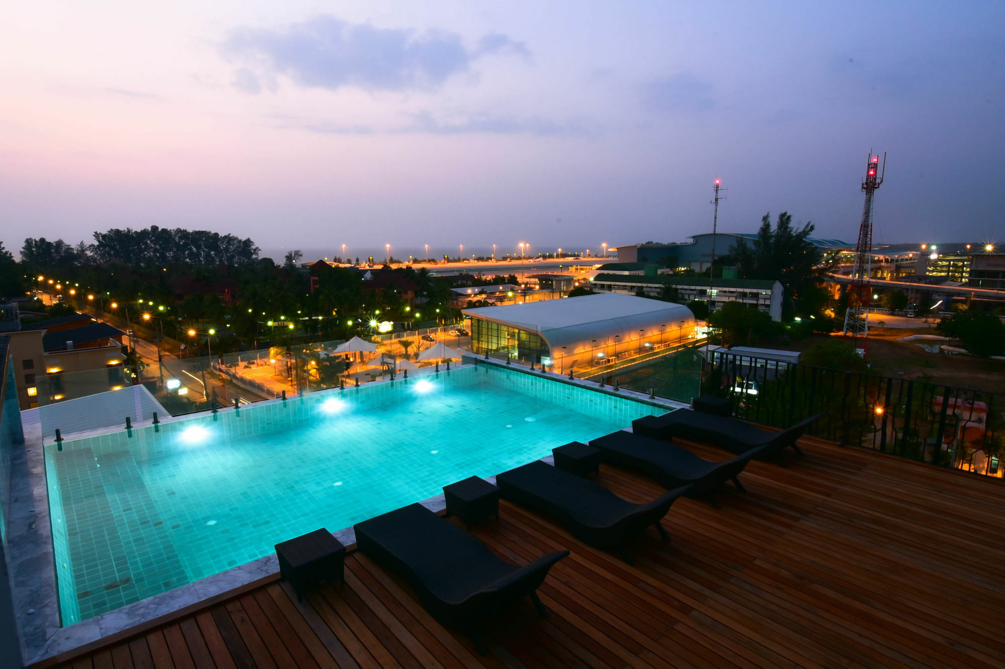 The Sixteenth Naiyang Beach Hotel Sha Plus Nai Yang Bagian luar foto